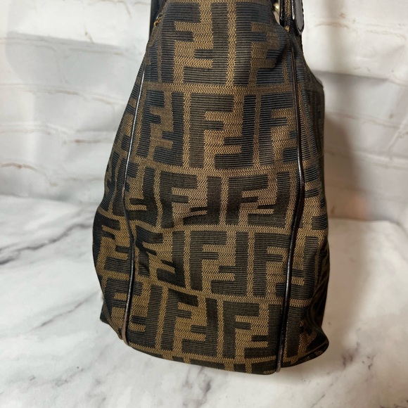 GUC Fendi Canvas Zucca Chef's Tote - Picture 3 of 15